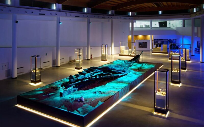 Già polemiche e disagi al Museo dei Relitti Greci, servizi igienici e piano superiore fuori uso
