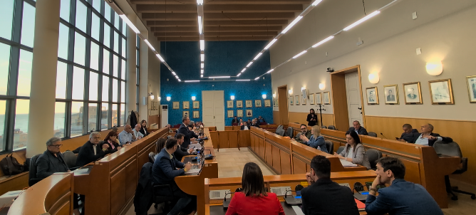 Compensazioni, flop della maggioranza: manca il numero legale sulla variazione per gli eventi estivi