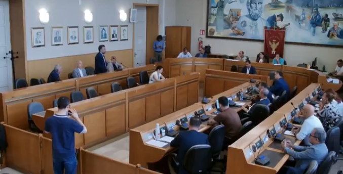 Timpazzo, l’assise civica approva un atto di indirizzo unanime: pesano le assenze della Regione