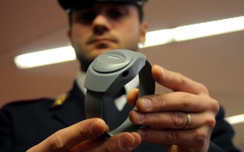 Sorveglianza speciale per un 59enne in provincia di Ragusa: divieto di avvicinamento e controllo elettronico