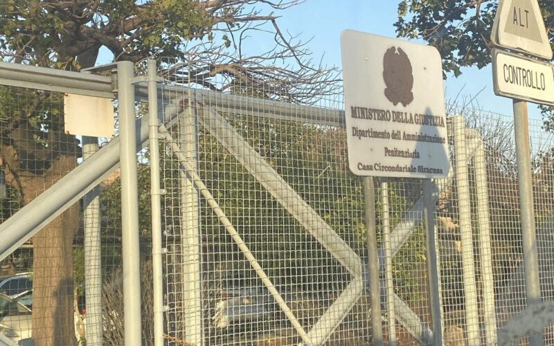 Carceri italiane sotto pressione, disordini al Cavadonna: da Ragusa 17 agenti in supporto