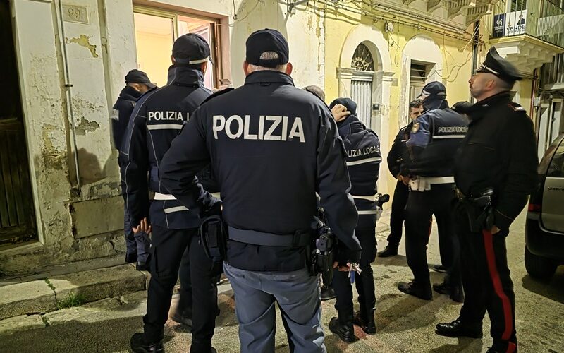 Controlli straordinari del territorio a Ragusa per contrastare lo spaccio di sostanze stupefacenti e l’immigrazione clandestina.