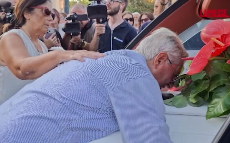 L’Italia piange Lorena Isceri, ieri i funerali a Squinzano. Don Bisconti :“Insegnare ai giovani il rispetto dell’altro, è fondamentale”