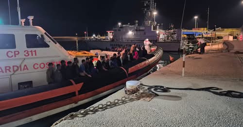 Doppio sbarco a Pozzallo: 104 migranti soccorsi nel Mediterraneo